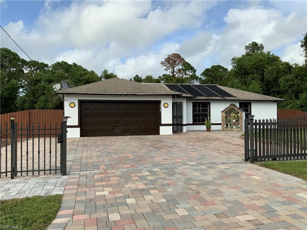 2912 13th ST W LEHIGH ACRES, FL 33971