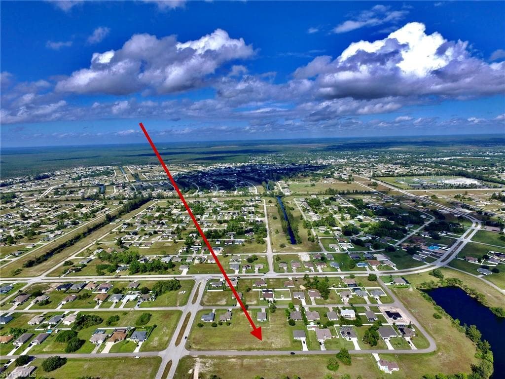 1633 NE 33rd LN CAPE CORAL, FL 33909