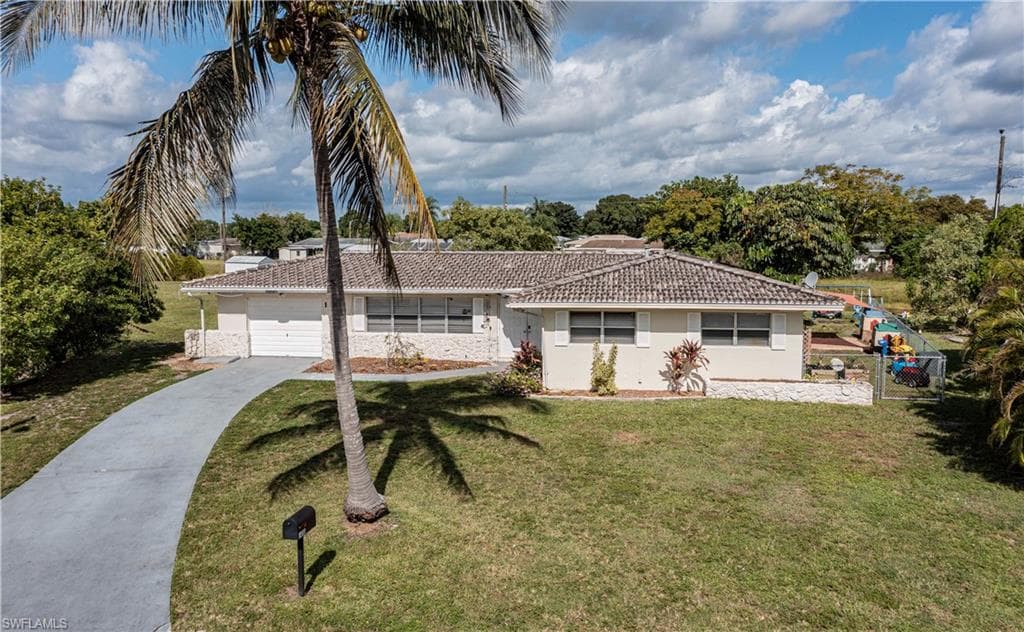 1458 Alwynne DR LEHIGH ACRES, FL 33936