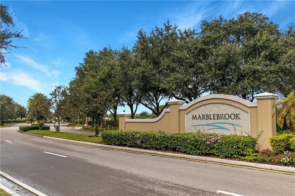 10804 Crossback LN LEHIGH ACRES, FL 33936