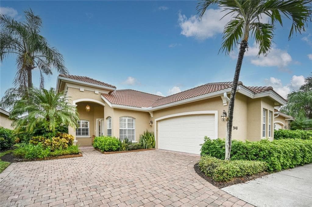 5948 Paradise CIR 2-42 NAPLES, FL 34110