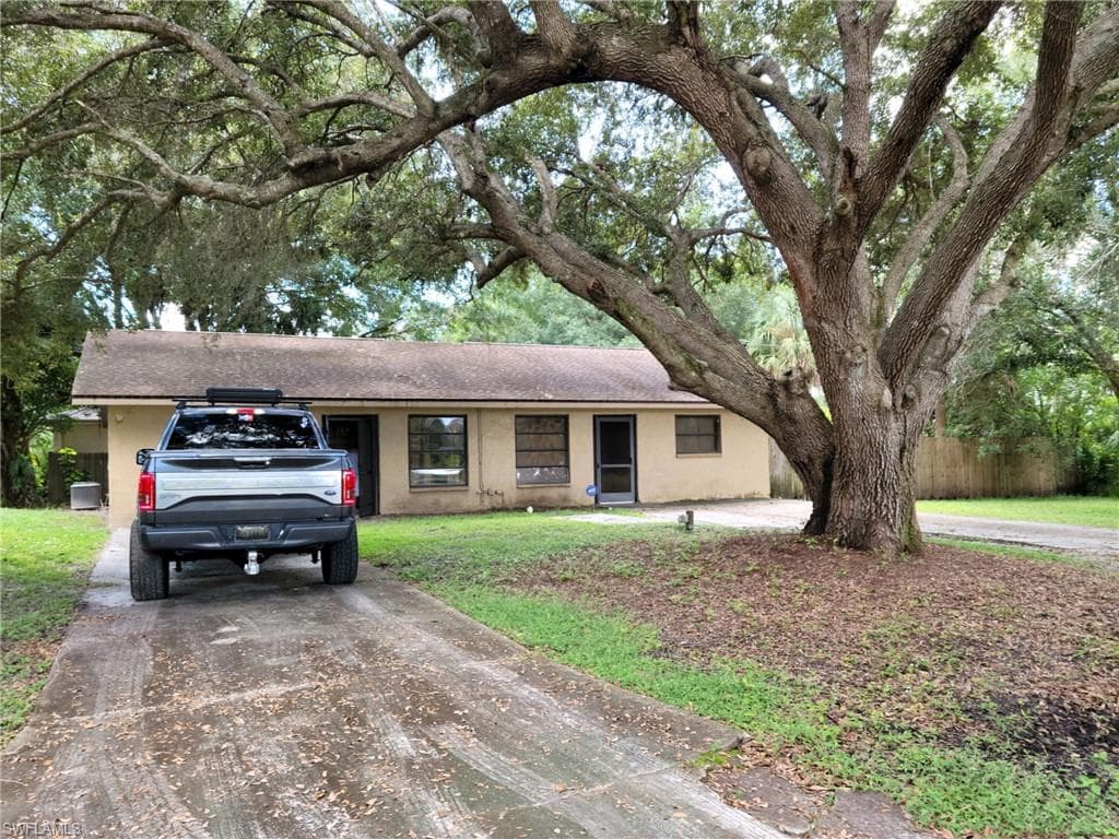 16361/363 Teresa LN 3157 NORTH FORT MYERS, FL 33917