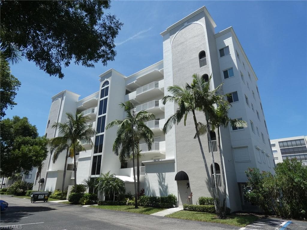 4361 Bay Beach LN 123 FORT MYERS BEACH, FL 33931