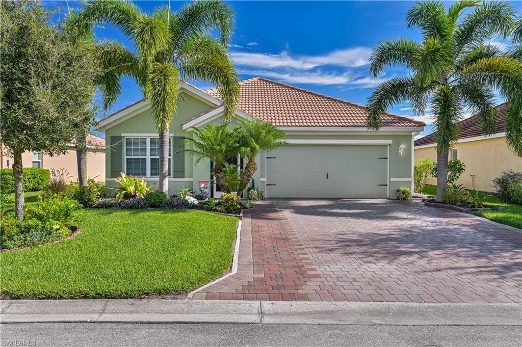 2893 Apple Blossom DR ALVA, FL 33920