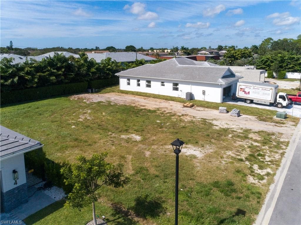 2 Willoughby DR NAPLES, FL 34110