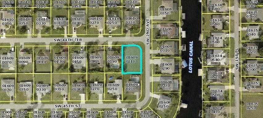 206 SW 44th TER CAPE CORAL, FL 33914