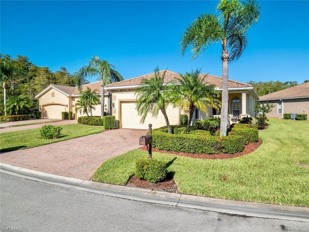 21108 Cosenza CT ESTERO, FL 33928
