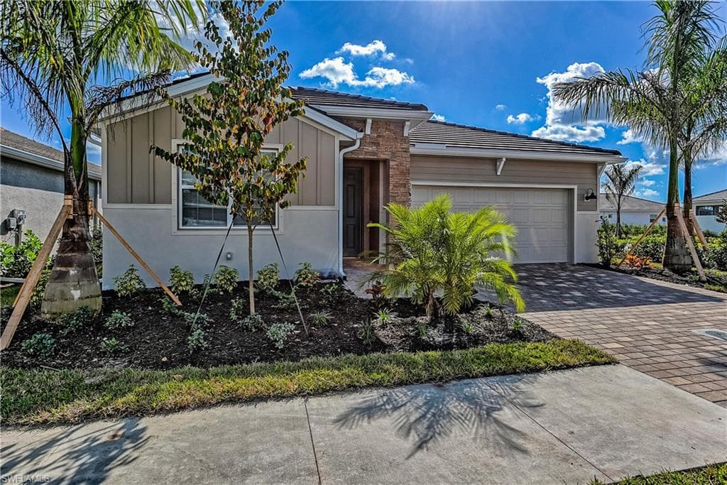 28068 Seasons Tide AVE BONITA SPRINGS, FL 34135