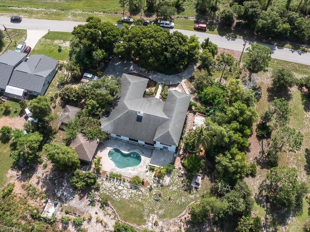 27174 Pinecrest LN BONITA SPRINGS, FL 34135