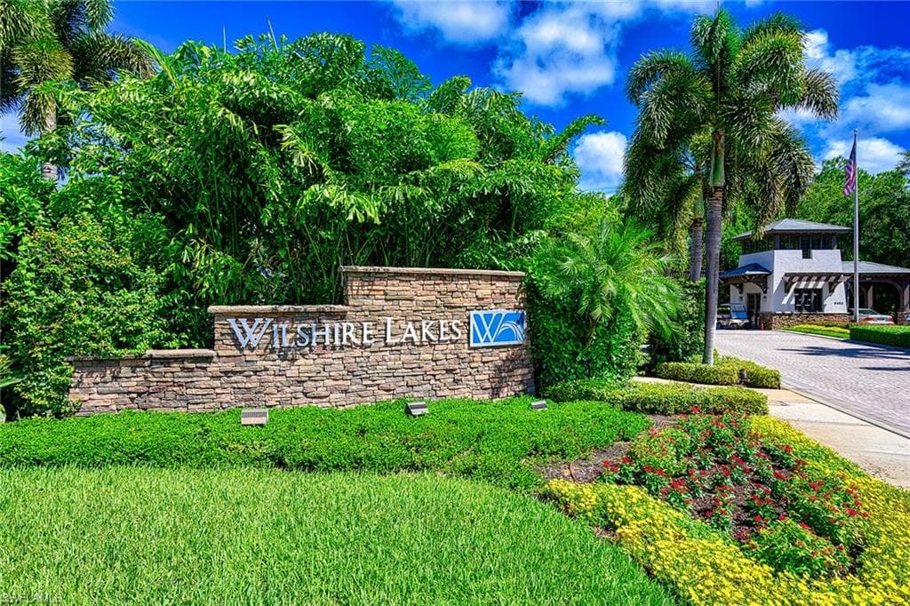 3735 Fieldstone BLVD 9-102 NAPLES, FL 34109