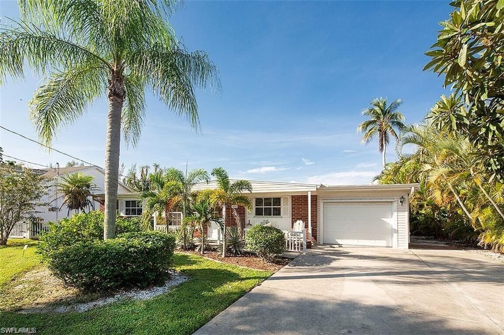 1868 Harbor LN NAPLES, FL 34104