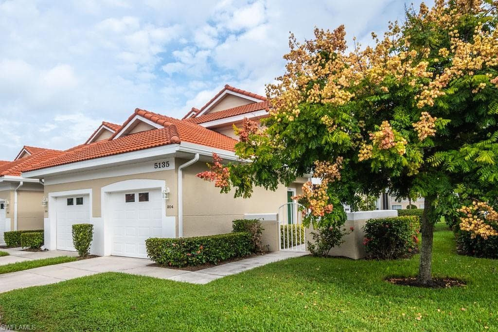 5135 Cobble Creek CT F-204 NAPLES, FL 34110
