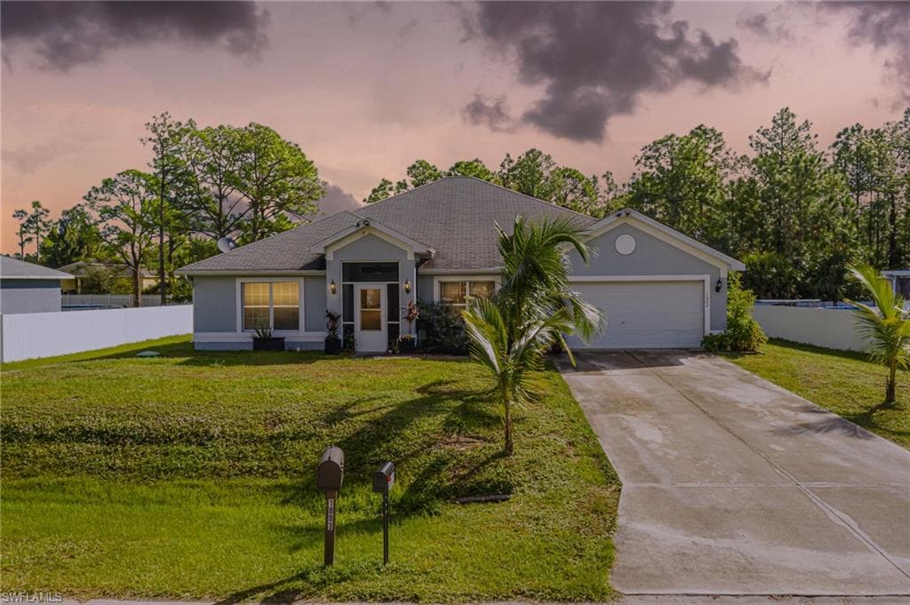 1002 Oak AVE LEHIGH ACRES, FL 33972