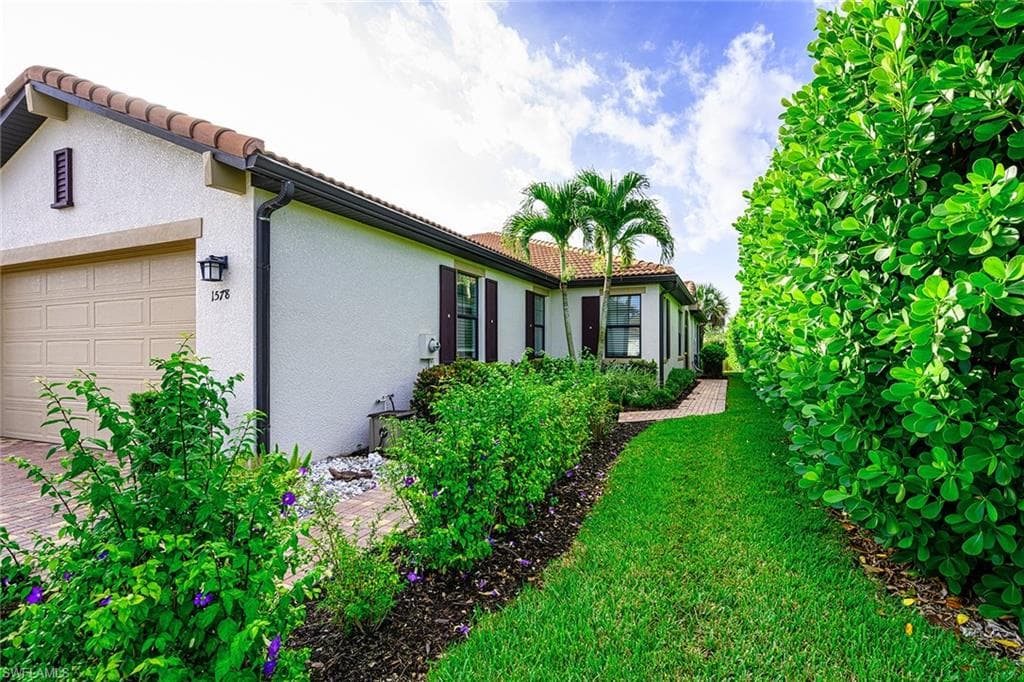 1578 Oceania DR S NAPLES, FL 34113