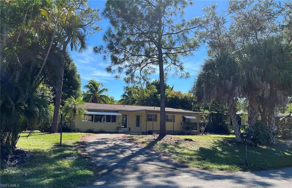 1080 Milano DR NAPLES, FL 34103