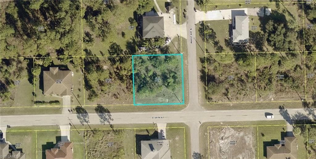 907 E 10th ST LEHIGH ACRES, FL 33972