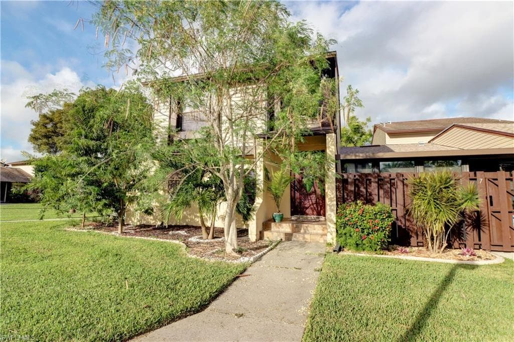 624 SE 12th CT 8 CAPE CORAL, FL 33990