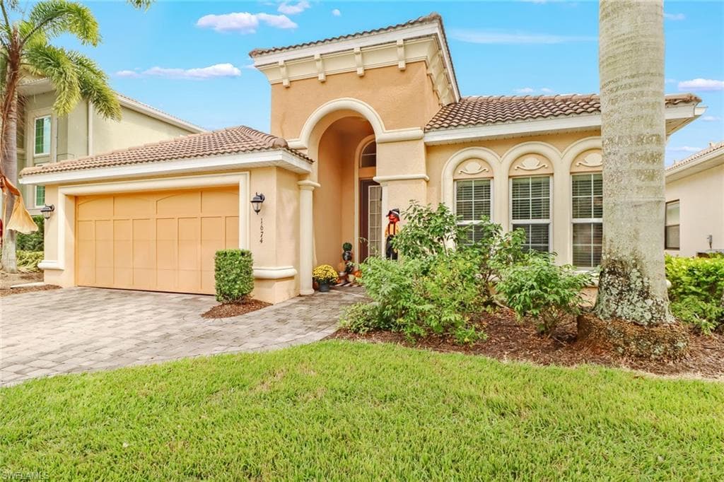 1674 Serrano CIR NAPLES, FL 34105