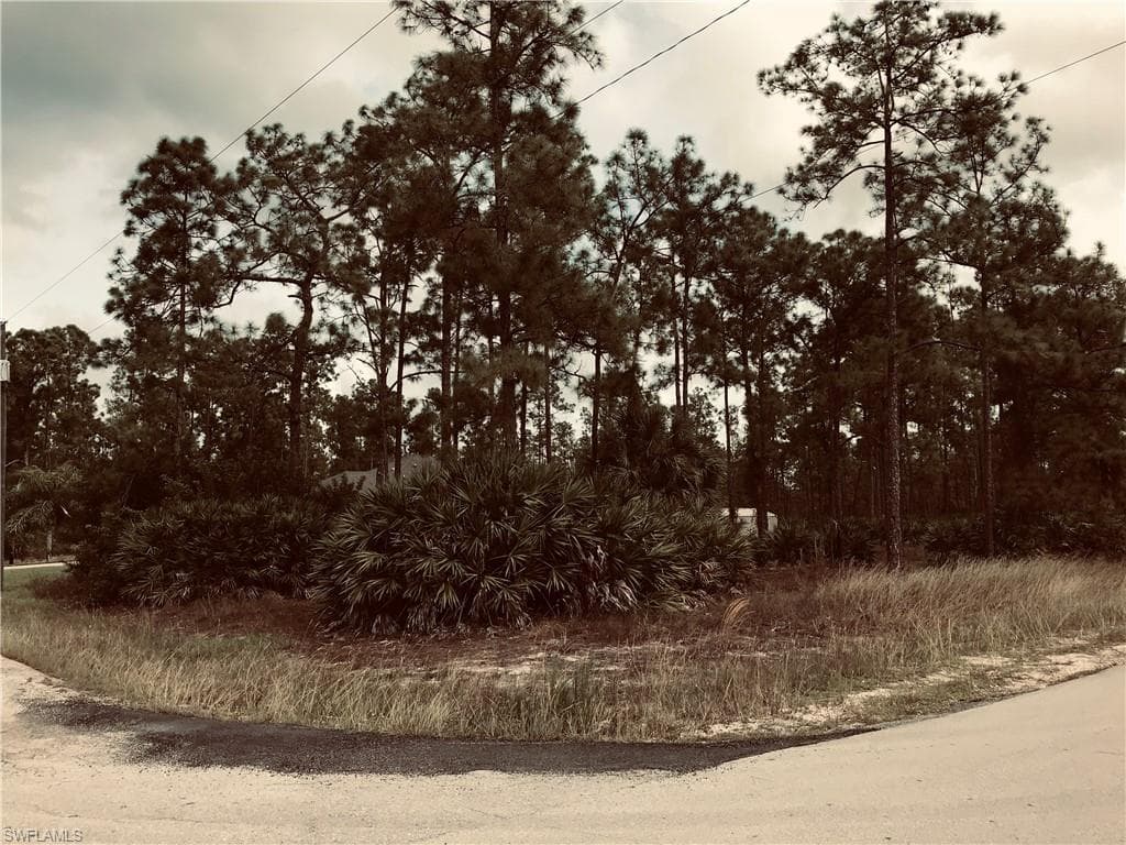 1901 E 13th ST LEHIGH ACRES, FL 33972