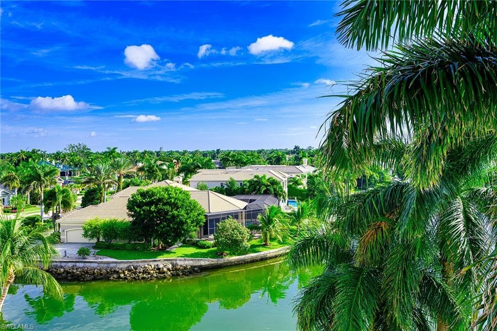 2150 Gulf Shore BLVD N 605 NAPLES, FL 34102