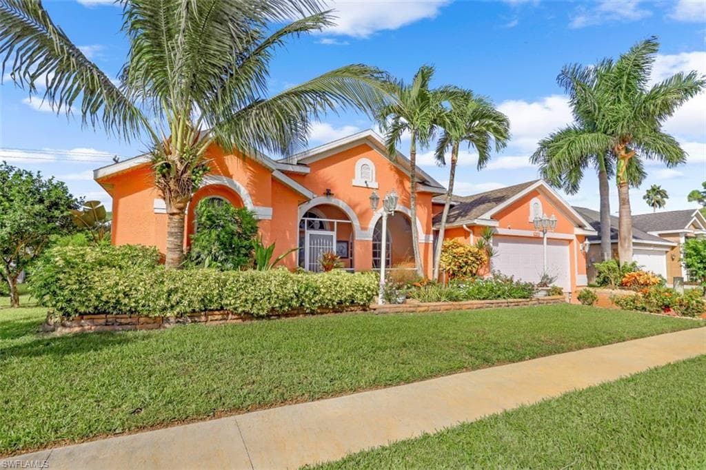 4552 Varsity CIR LEHIGH ACRES, FL 33971