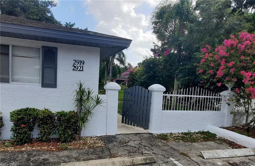 2919 Cocos AVE 2921 FORT MYERS, FL 33901