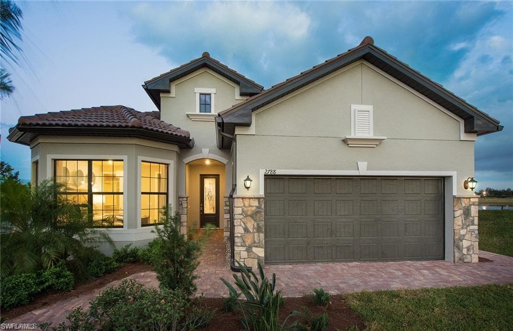 2722 Aviamar CIR NAPLES, FL 34114