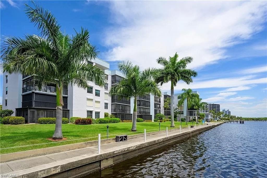 3460 N Key DR 201 NORTH FORT MYERS, FL 33903