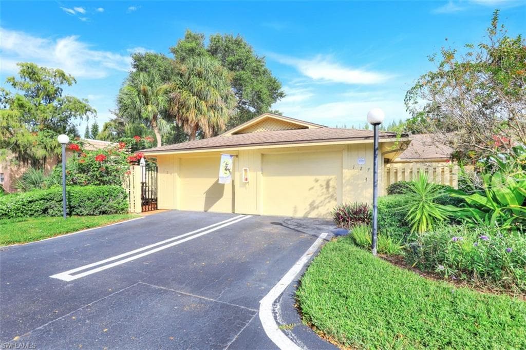 127 Forest Lakes BLVD 127 NAPLES, FL 34105