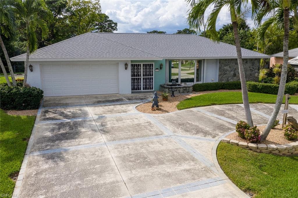 3676 SE 5th CT CAPE CORAL, FL 33904