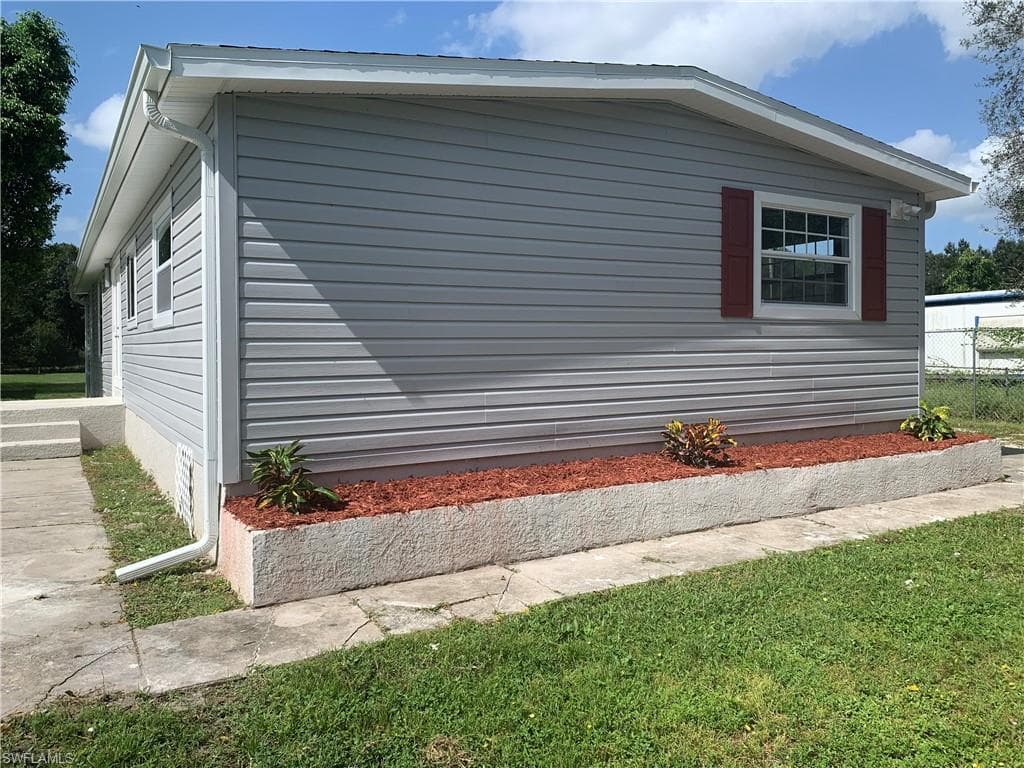 7972 Suncoast DR NORTH FORT MYERS, FL 33917