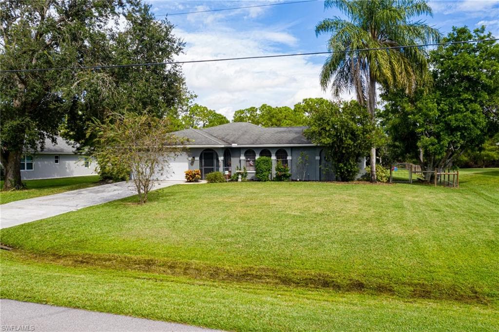 8235 Boonesboro RD NORTH FORT MYERS, FL 33917