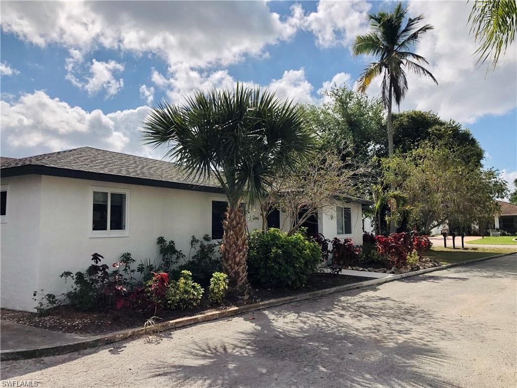 549 94th AVE N NAPLES, FL 34108