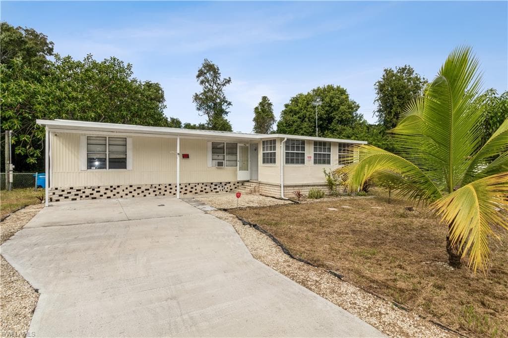 2613 Harmony AVE NORTH FORT MYERS, FL 33917