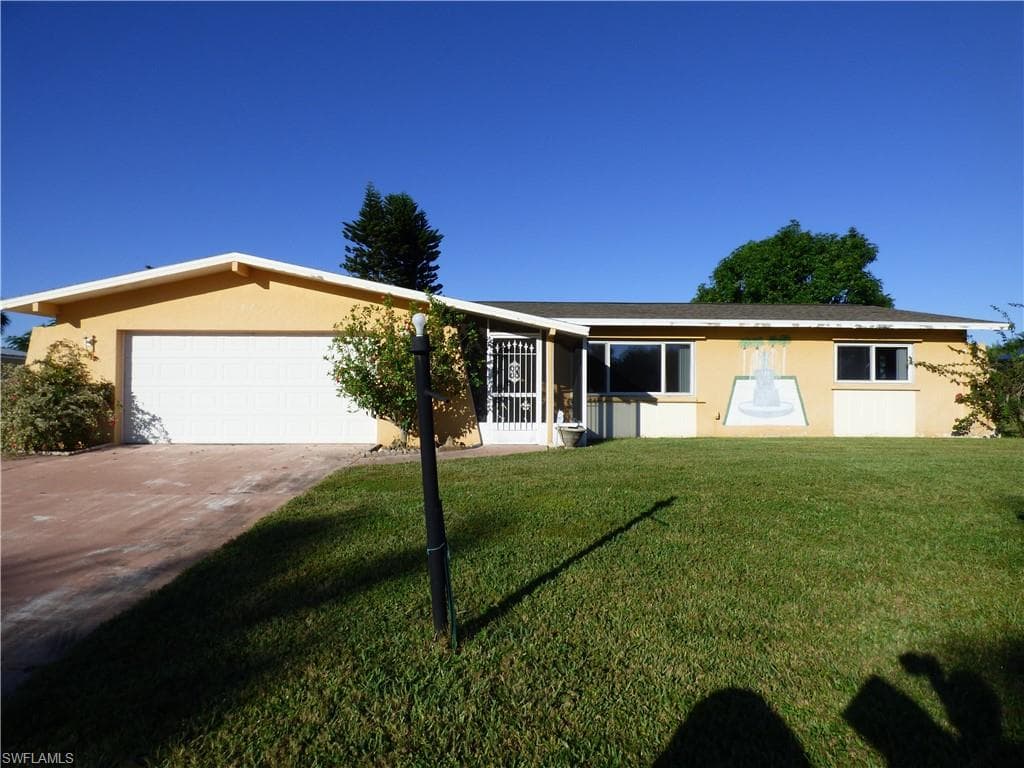 212 Lake DR LEHIGH ACRES, FL 33936