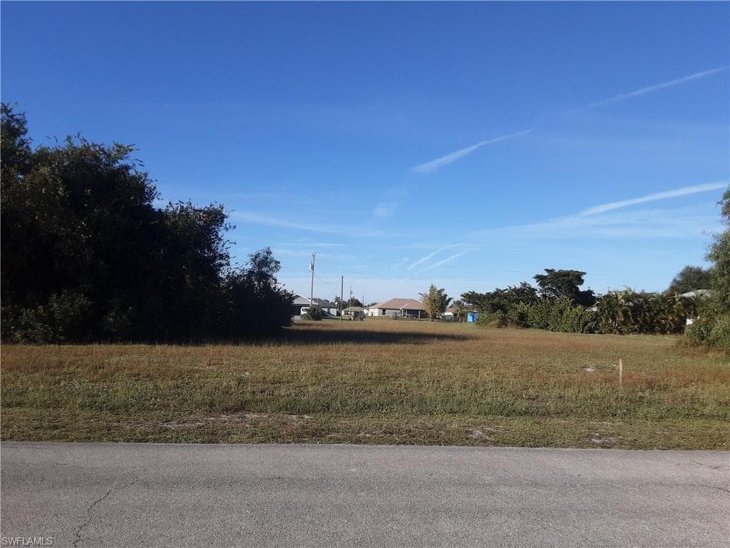 635 NW 28th TER CAPE CORAL, FL 33993