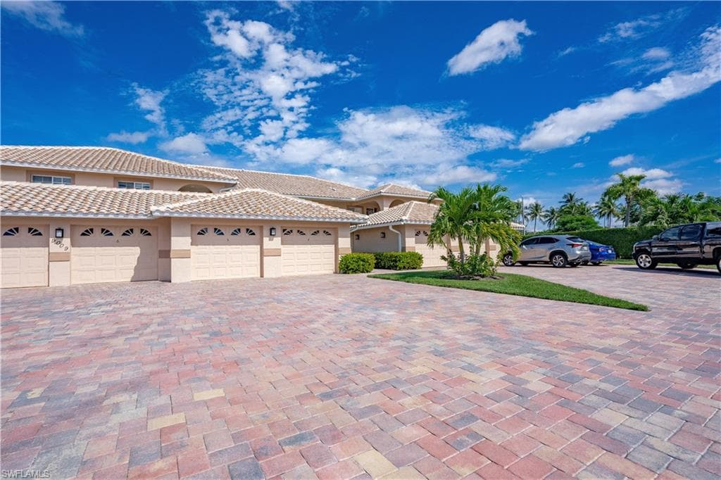9009 Michael CIR 104 NAPLES, FL 34113