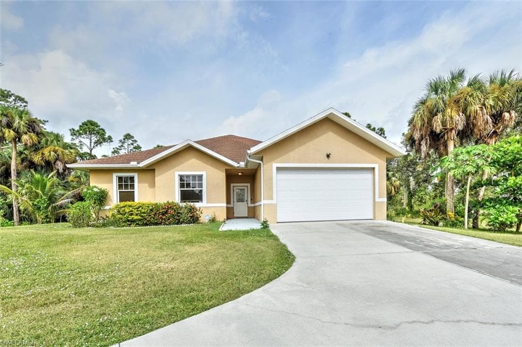 5040 NE Tradewinds CIR LABELLE, FL 33935