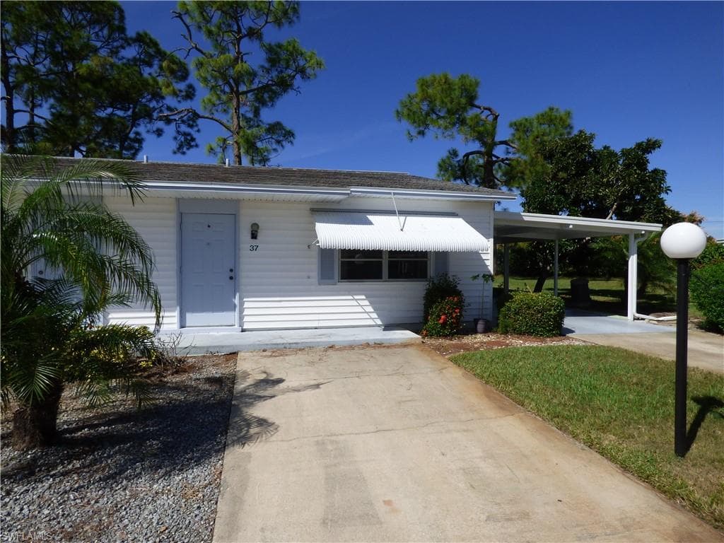 37 Dawn Flower CIR LEHIGH ACRES, FL 33936