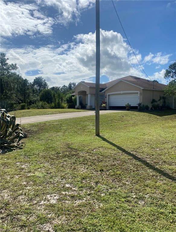 914 Hillcrest AVE LEHIGH ACRES, FL 33974