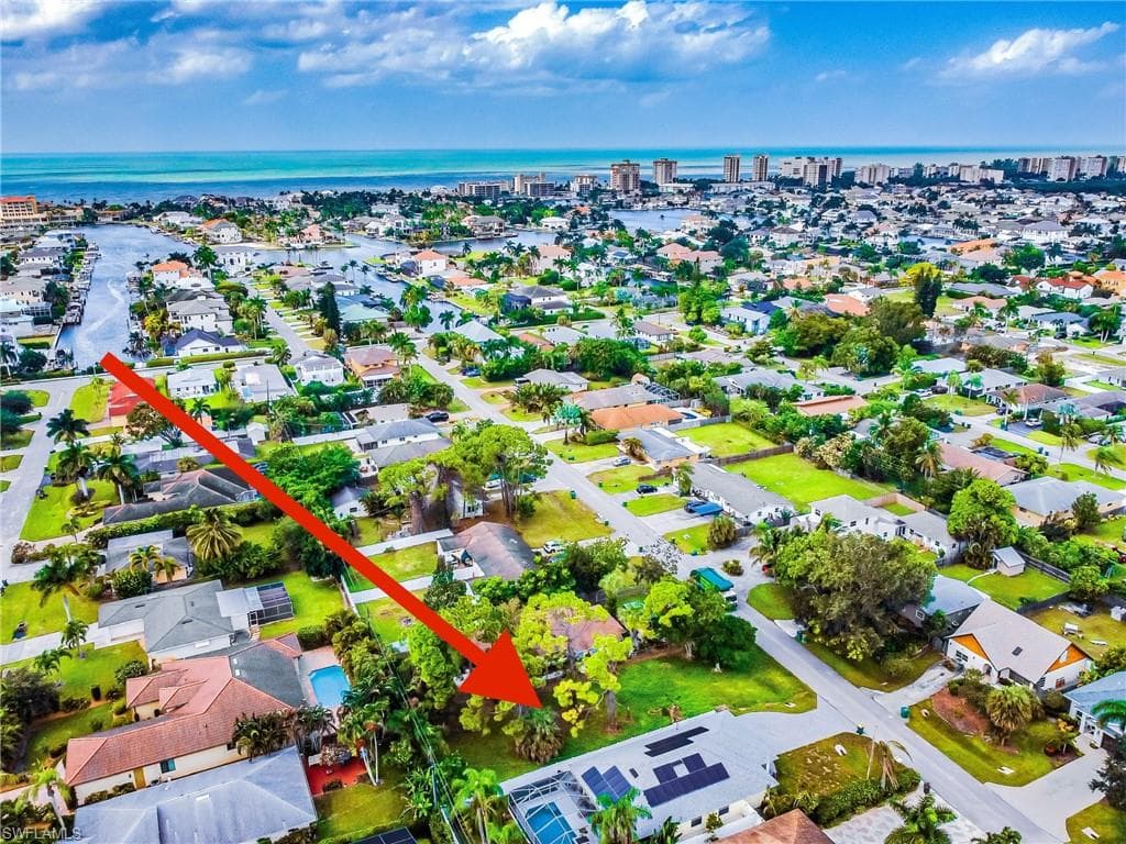548 101st AVE N NAPLES, FL 34108