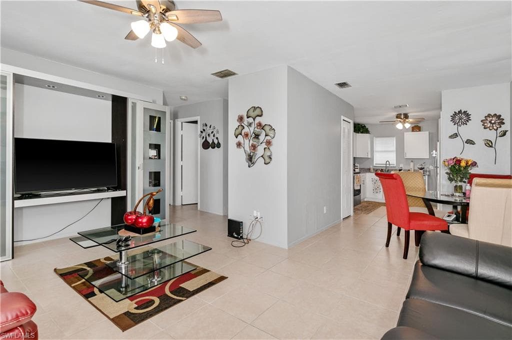 901 SE 8th TER 2 CAPE CORAL, FL 33990