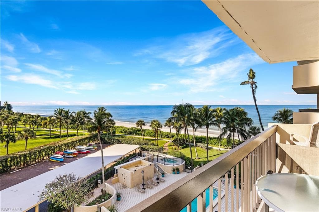 4001 Gulf Shore BLVD N 405 NAPLES, FL 34103