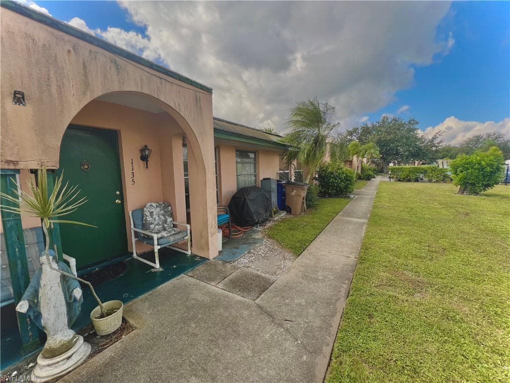 1135 S Loop BLVD LEHIGH ACRES, FL 33936