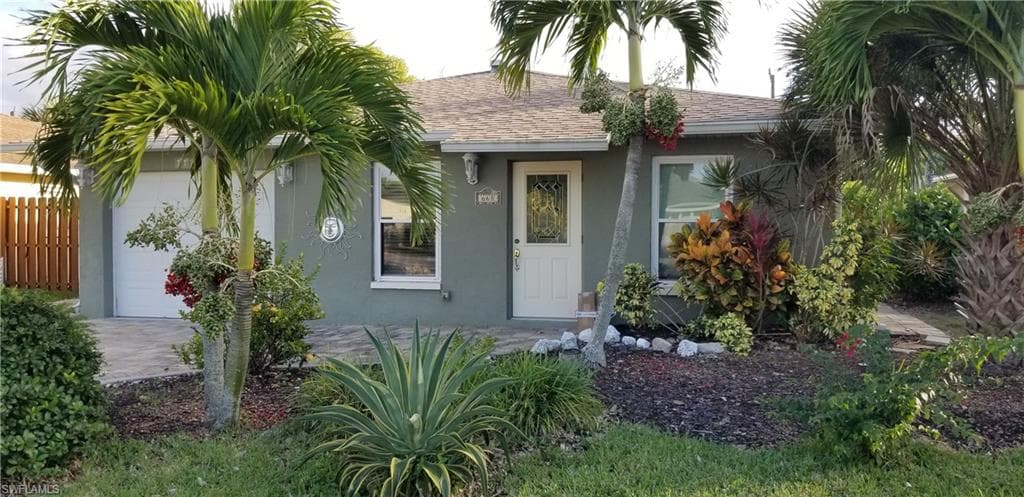 668 108th AVE N NAPLES, FL 34108