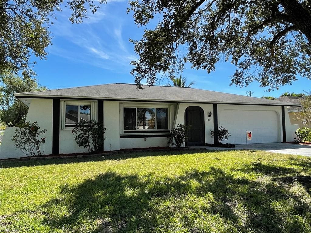 1922 SE 8th ST CAPE CORAL, FL 33990