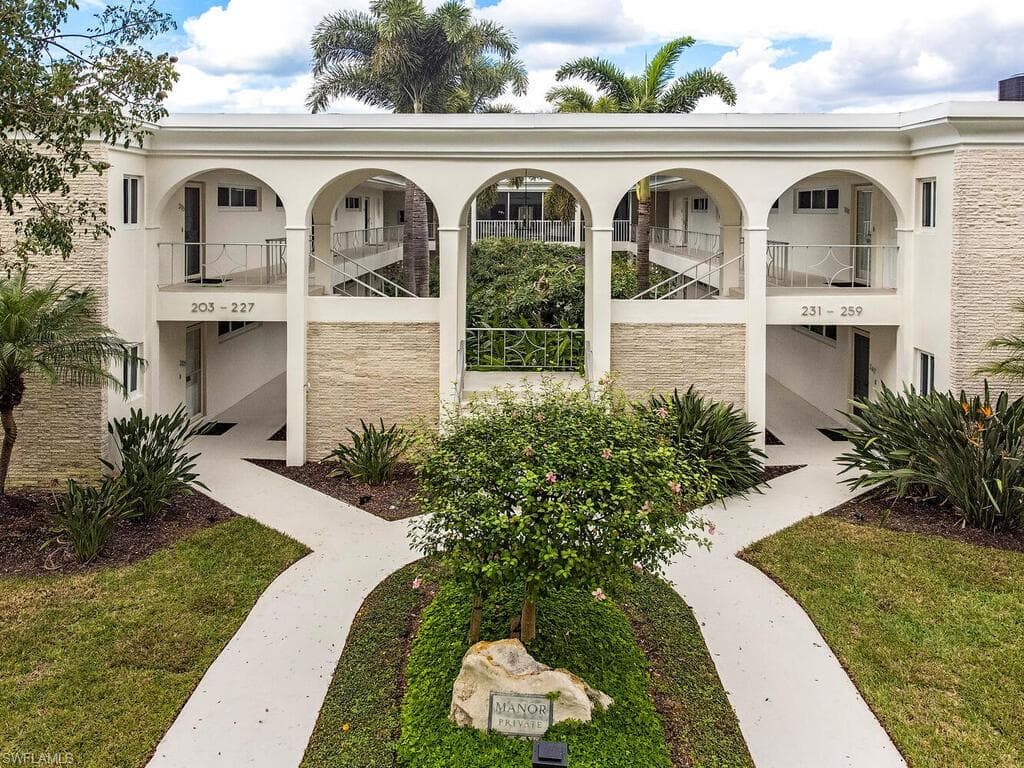 219 3rd AVE S 219 NAPLES, FL 34102