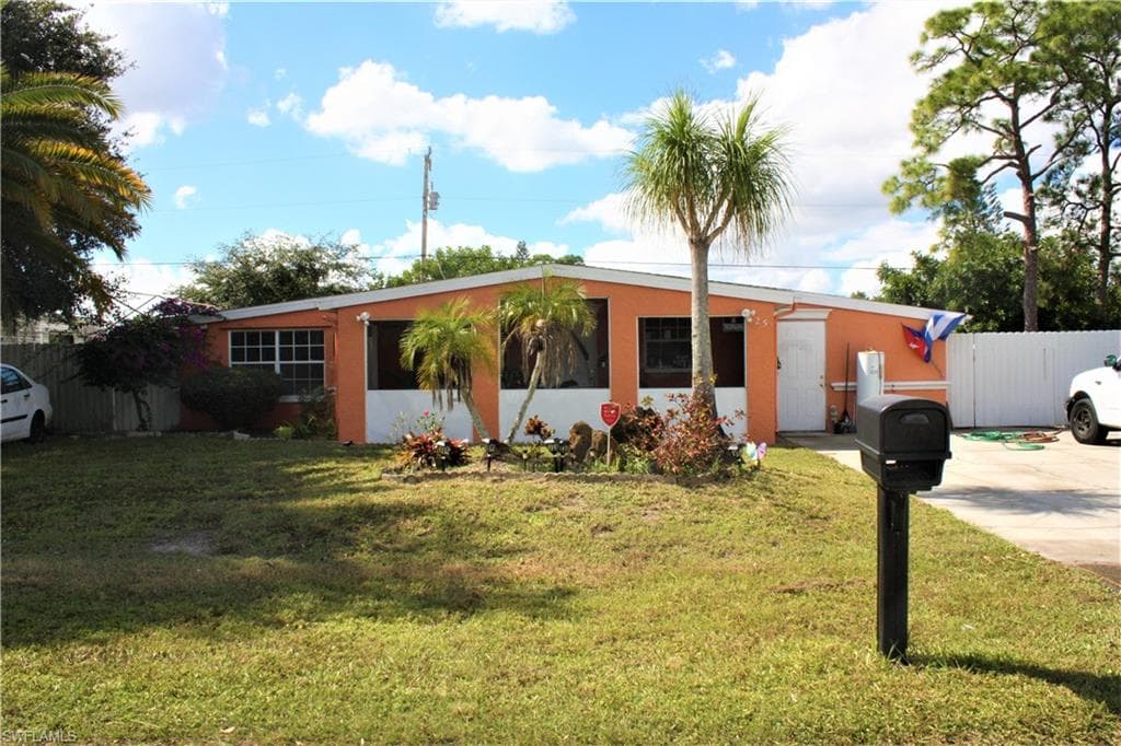 125 Apache ST LEHIGH ACRES, FL 33936