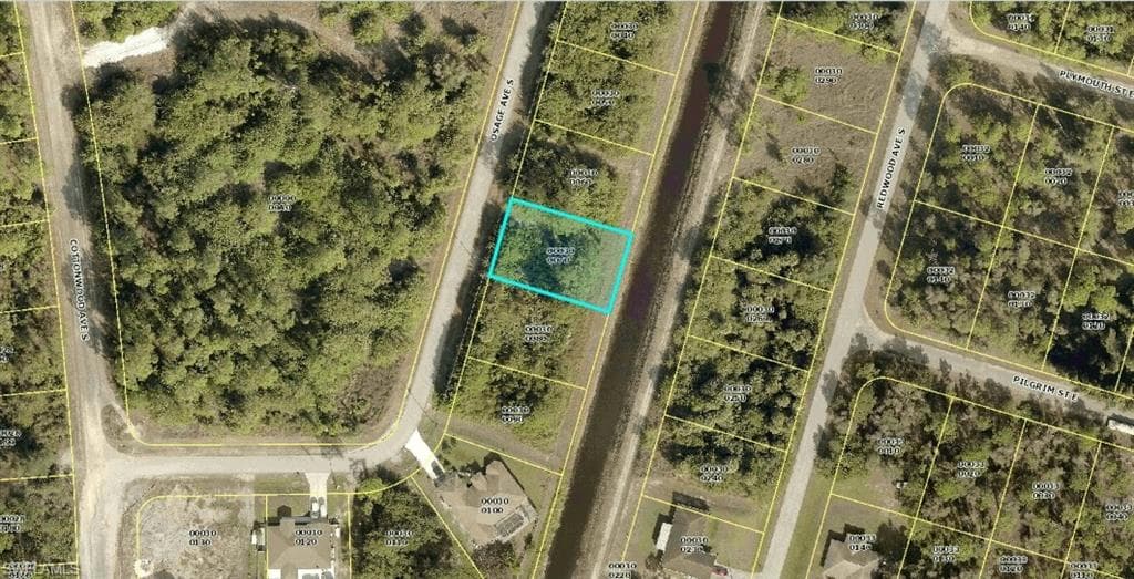 551 Osage AVE S LEHIGH ACRES, FL 33974
