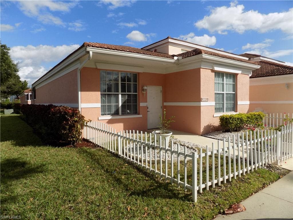 3841 Schoolhouse RD E 1 FORT MYERS, FL 33916